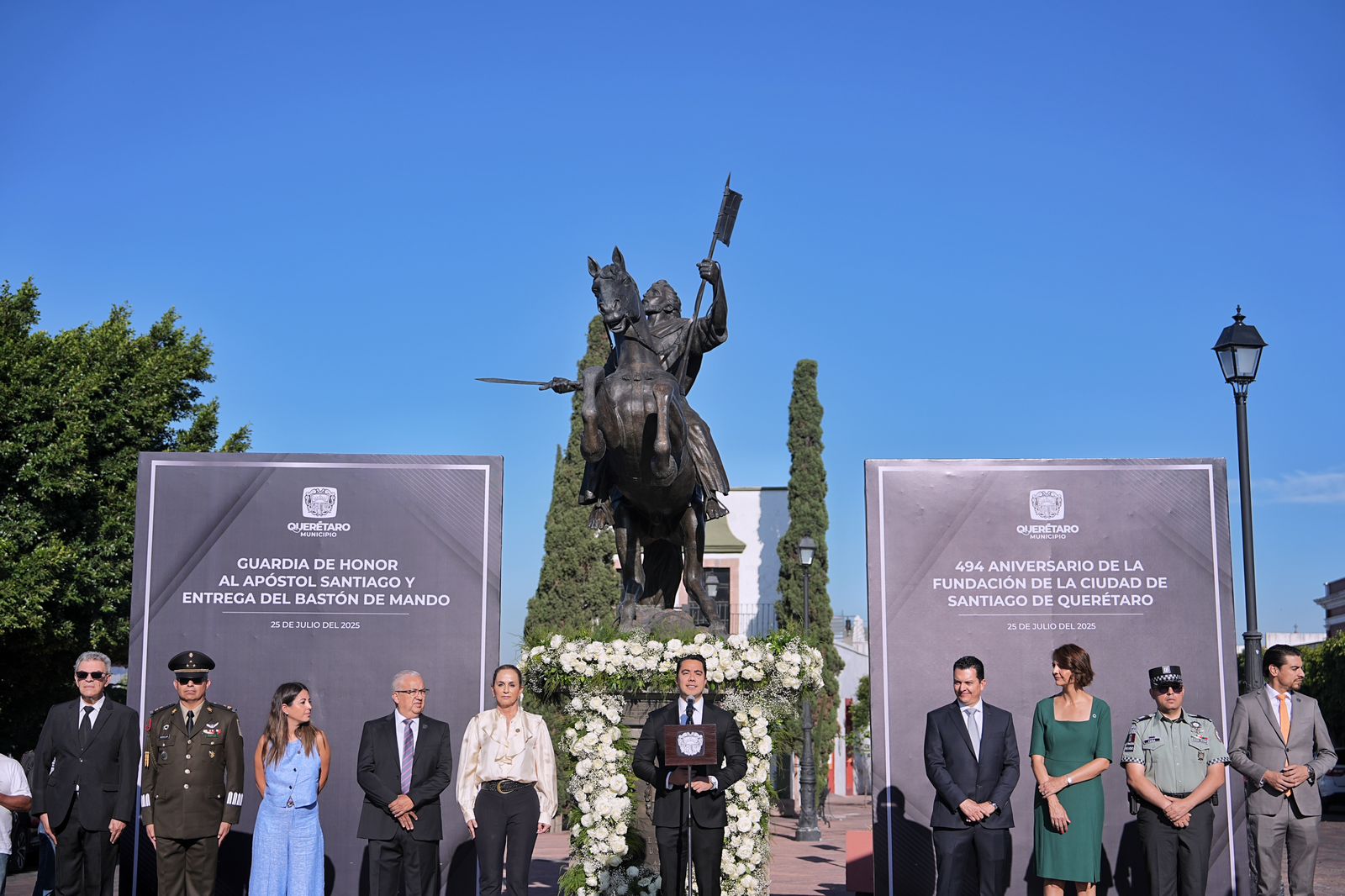 Imagen de Encabeza Felifer Macías Guardia de Honor al Apóstol Santiago en el 494 aniversario de la fundación de Querétaro 13