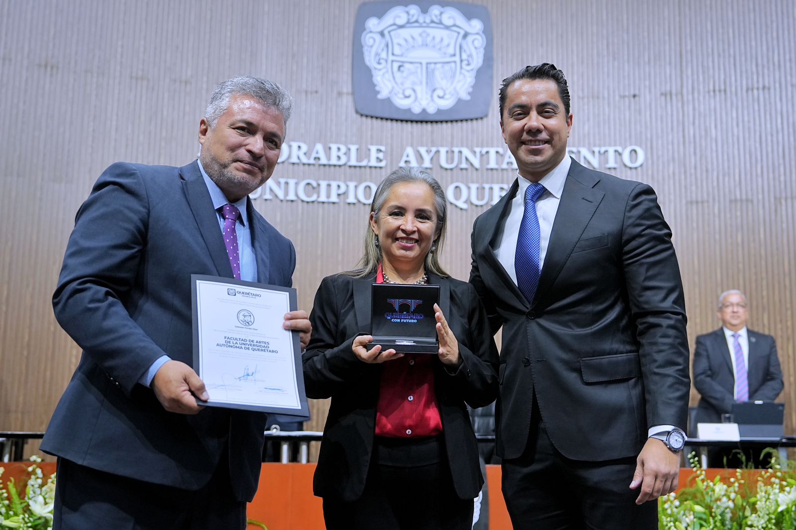 Imagen de Entrega Ayuntamiento de Querétaro preseas y homenaje póstumo a queretanas y queretanos comprometidos con la sociedad 4