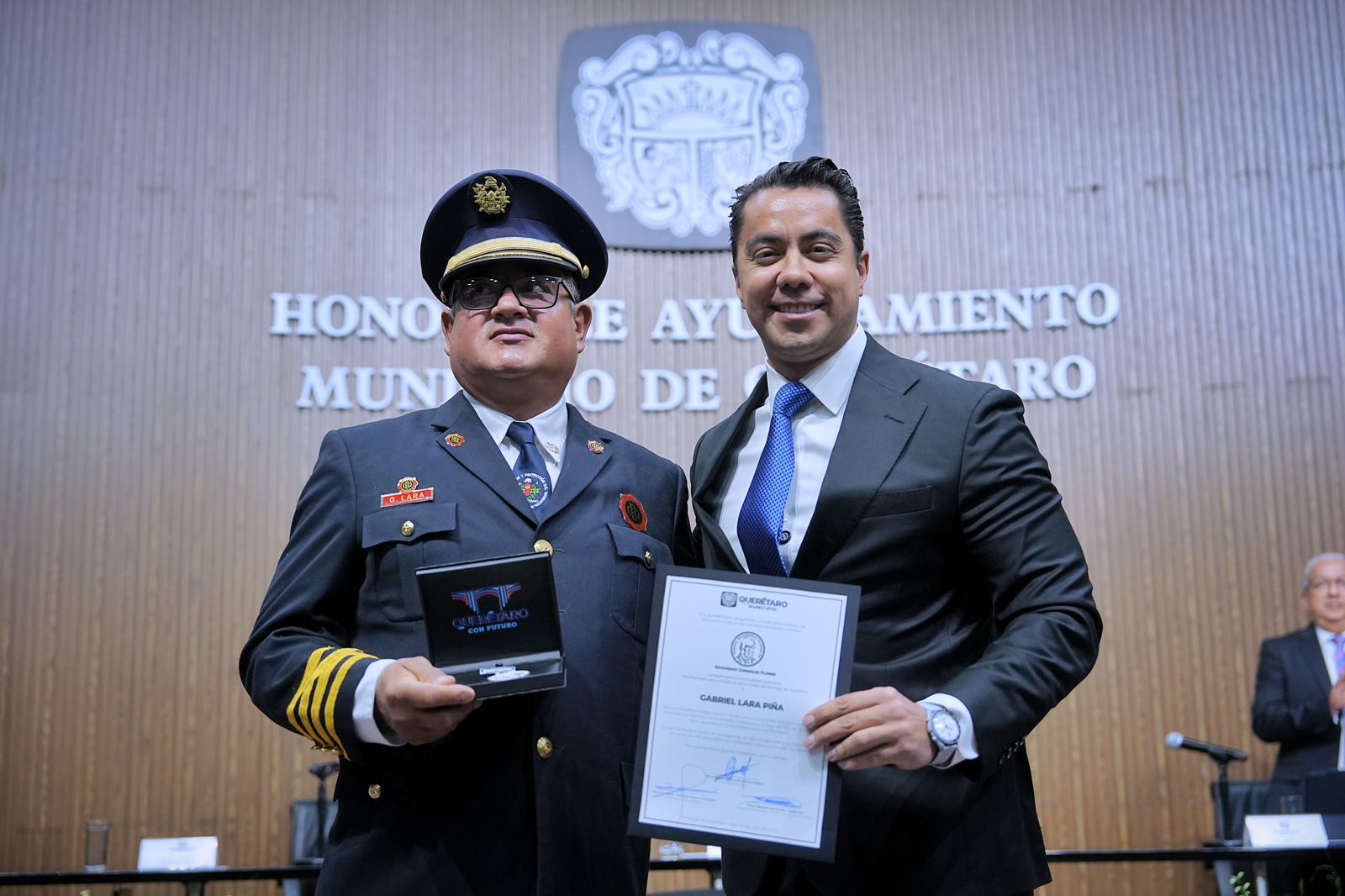 Imagen de Entrega Ayuntamiento de Querétaro preseas y homenaje póstumo a queretanas y queretanos comprometidos con la sociedad 7