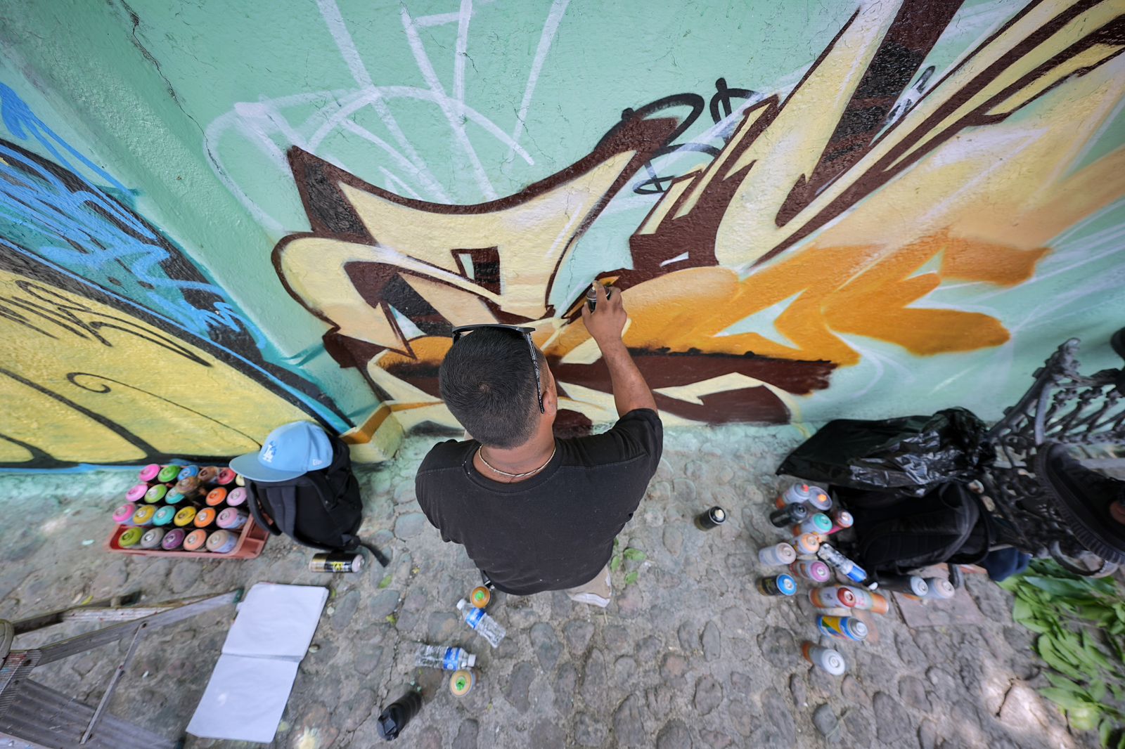 Imagen de Felifer Macías fortalece el arte urbano y el orgullo de barrio en Hércules 15