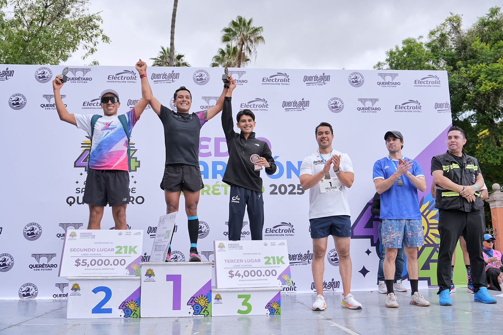 Imagen de Encabeza Felifer Macías Medio Maratón por el 494 aniversario de Querétaro 7