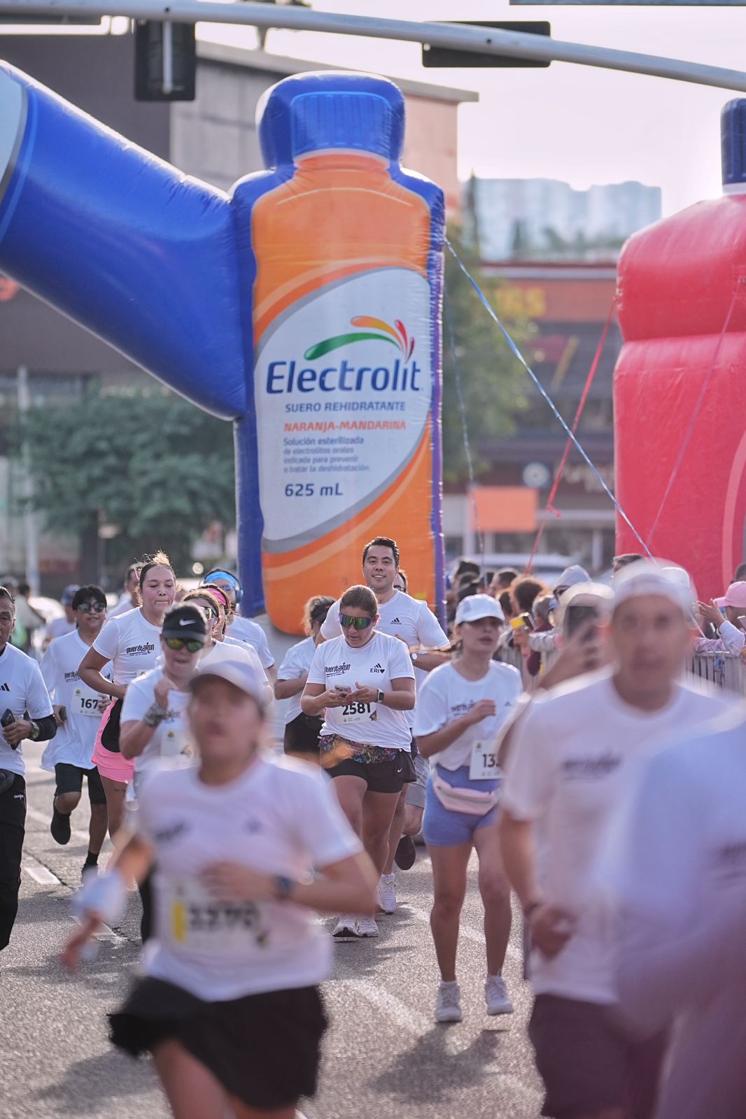 Imagen de Encabeza Felifer Macías Medio Maratón por el 494 aniversario de Querétaro 2