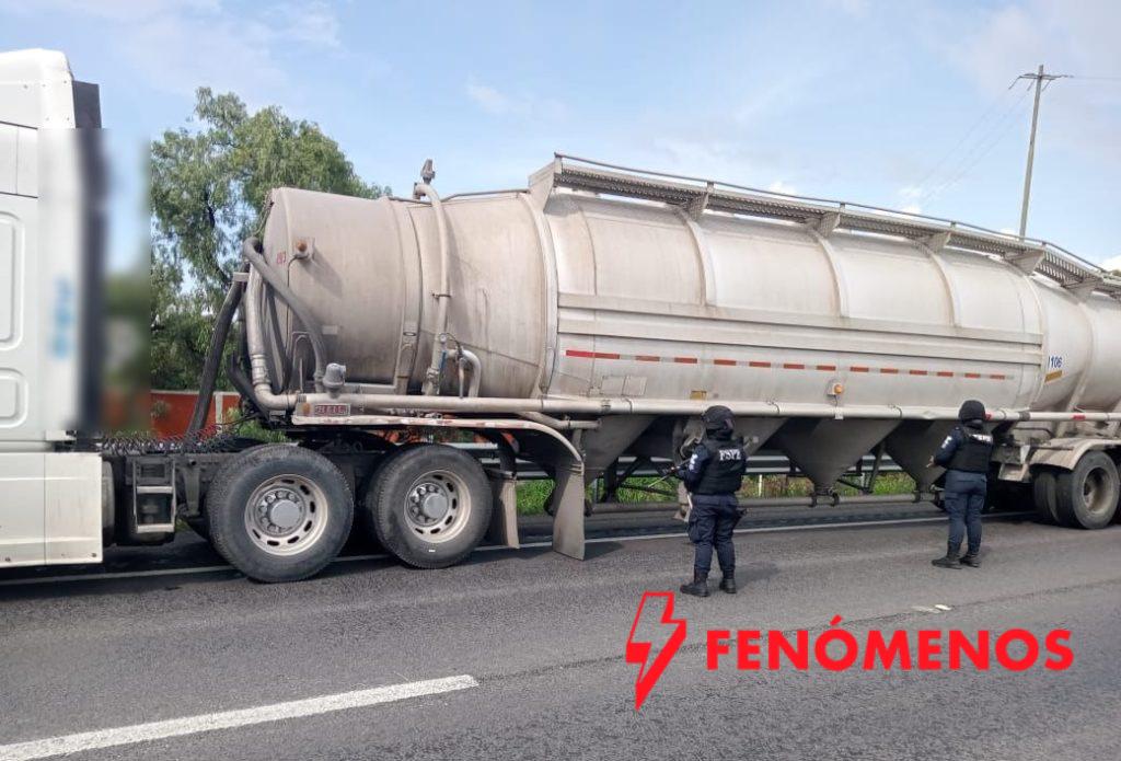 Secretaría de Seguridad y Paz frustra robo a transporte de carga en Carretera Federal 57 y asegura dos tractocamiones Secretaría de Seguridad y Paz frustra robo a transporte de carga en Carretera Federal 57 y asegura dos tractocamiones