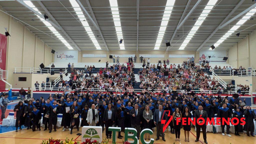 ¡181 egresados de Salamanca celebran su graduación!