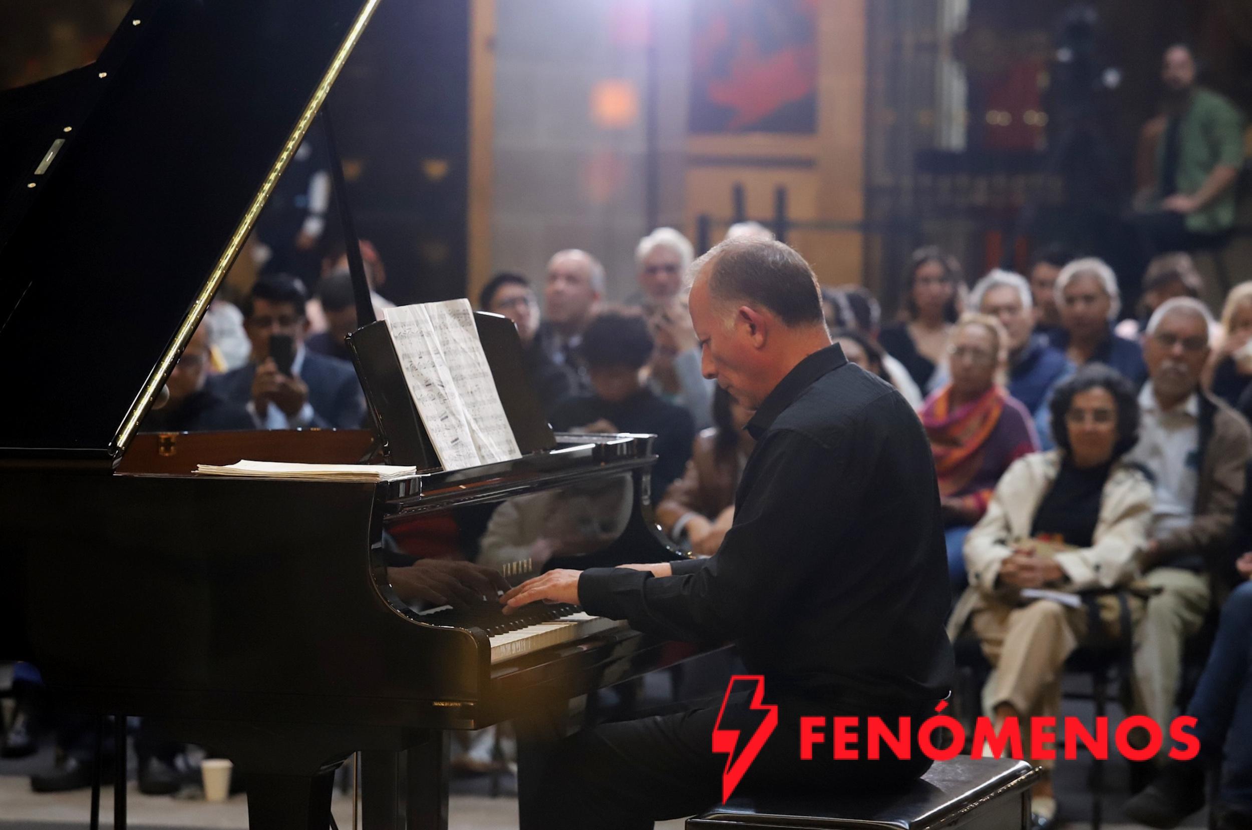 Claudio Herrera deleita a público de Xicoténcatl con magistral concierto de piano