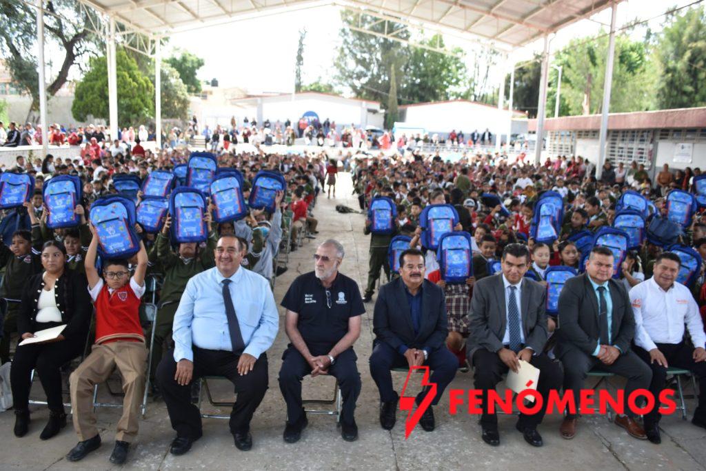Beneficia SEG a más de 140 mil familias con la entrega de útiles y mochilas en León. Beneficia SEG a más de 140 mil familias con la entrega de útiles y mochilas en León.