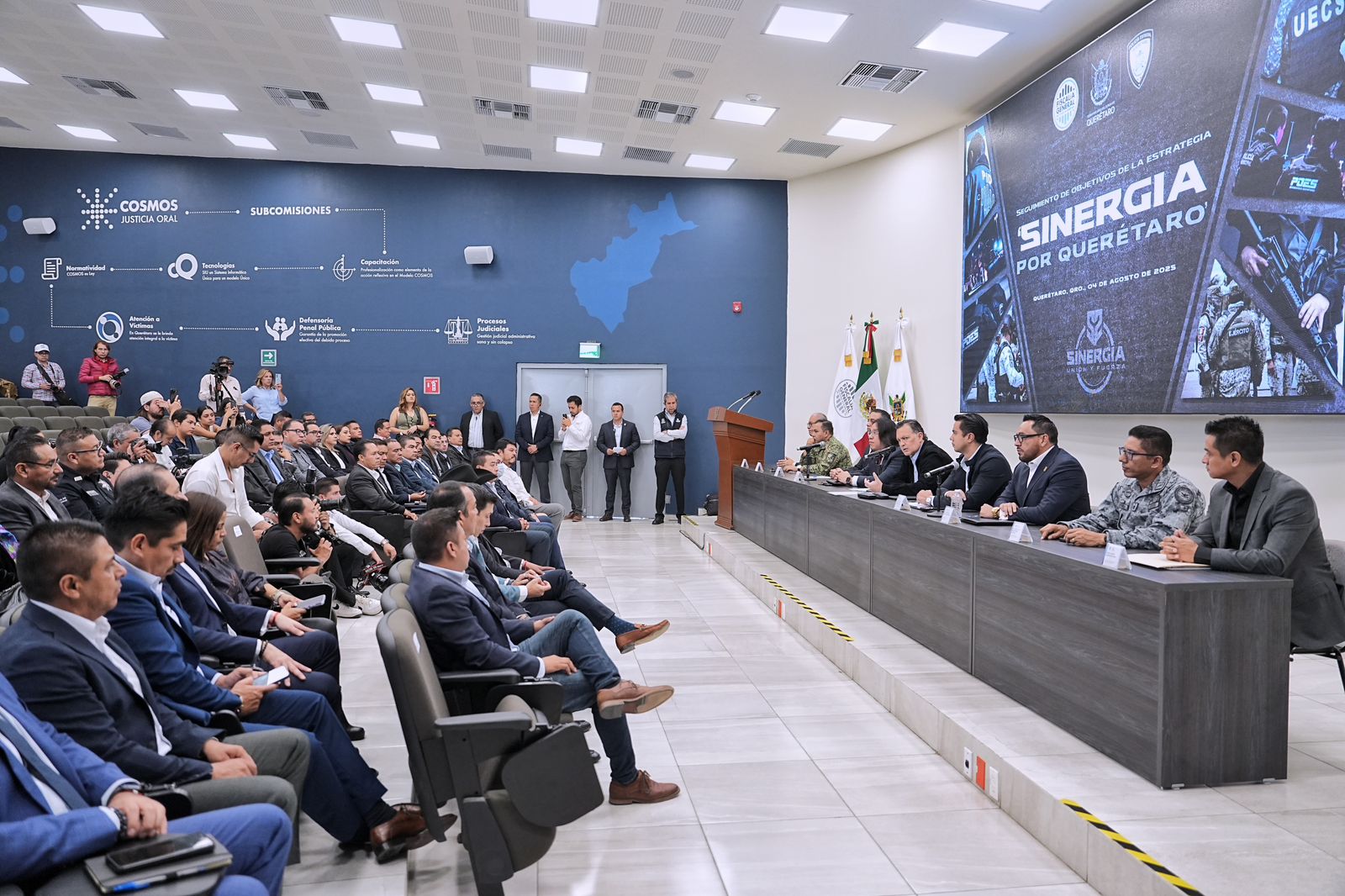 Imagen de Asiste Felifer Macías a la reunión para el seguimiento de objetivos de la estrategia “Sinergia por Querétaro”. 14