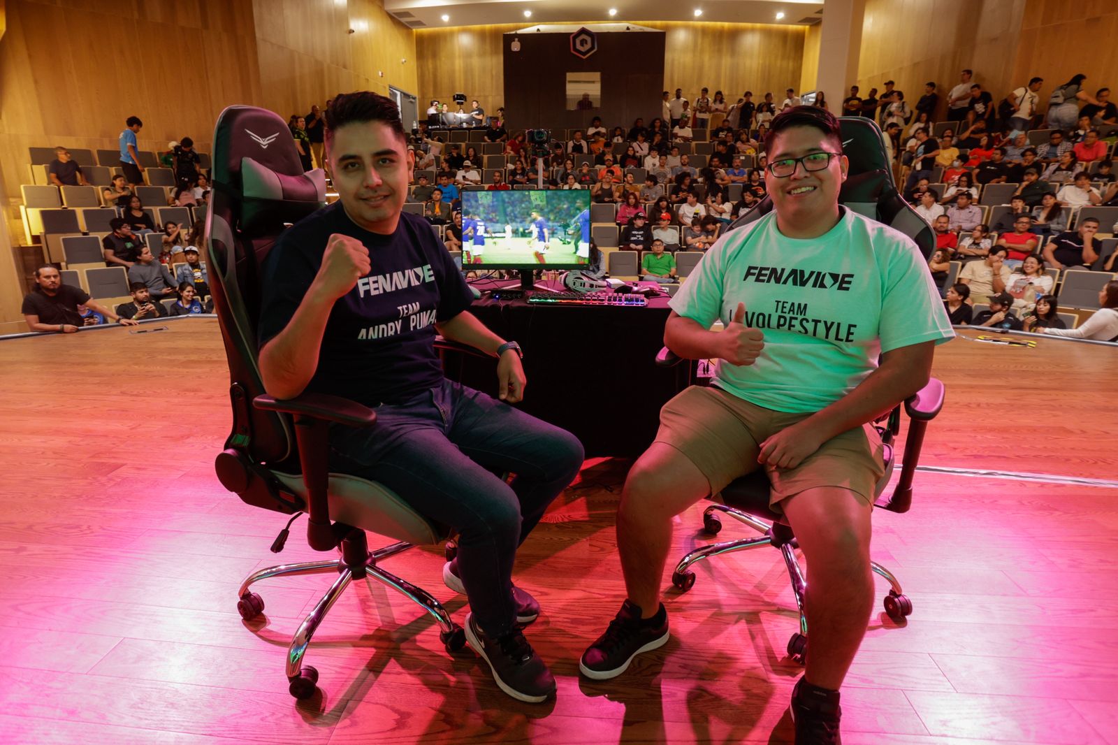 Imagen de Asiste Felifer Macías a la final del Campeonato Nacional de gaming 4