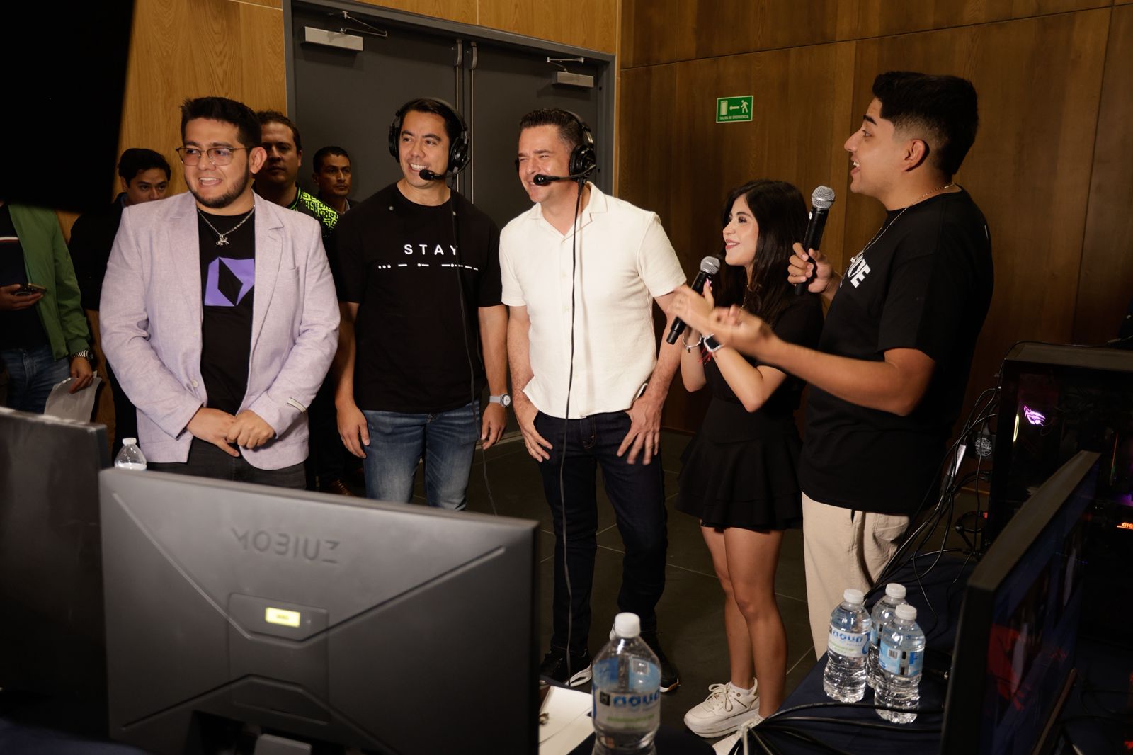 Imagen de Asiste Felifer Macías a la final del Campeonato Nacional de gaming 5