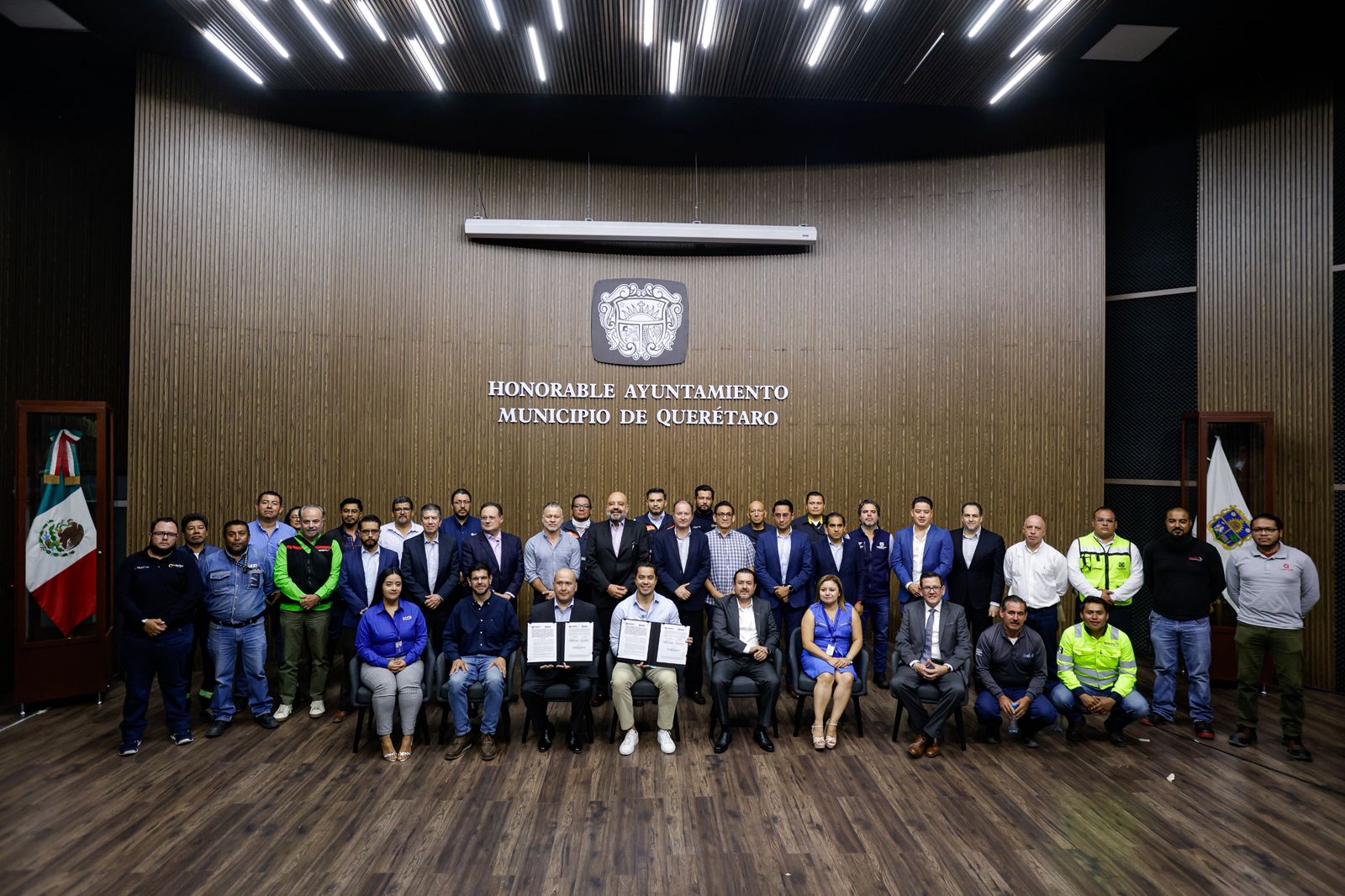 Imagen de Firma Felifer Macías acuerdo de colaboración con la Cámara Nacional de la Industria Electrónica de Telecomunicaciones y Tecnologías de la Información 15
