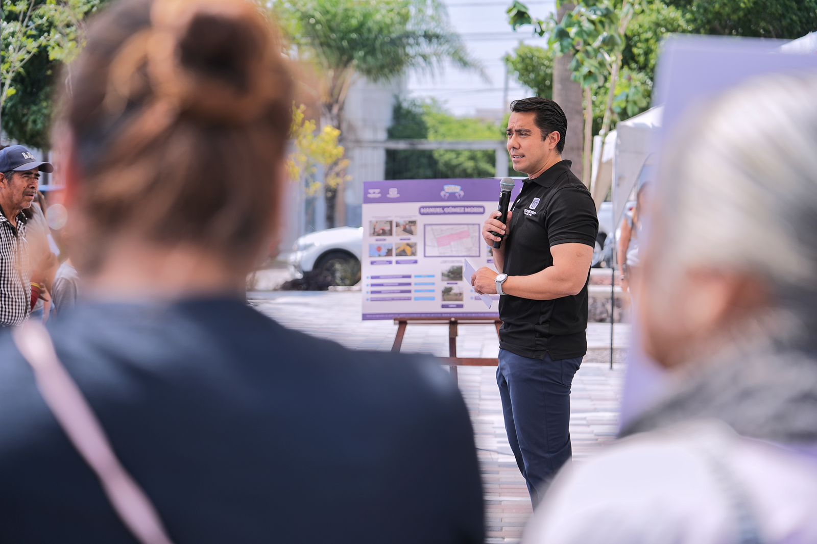 Imagen de Entrega Felifer Macías acciones de Alcalde en Acción a habitantes de la colonia Manuel Gómez Morín 5