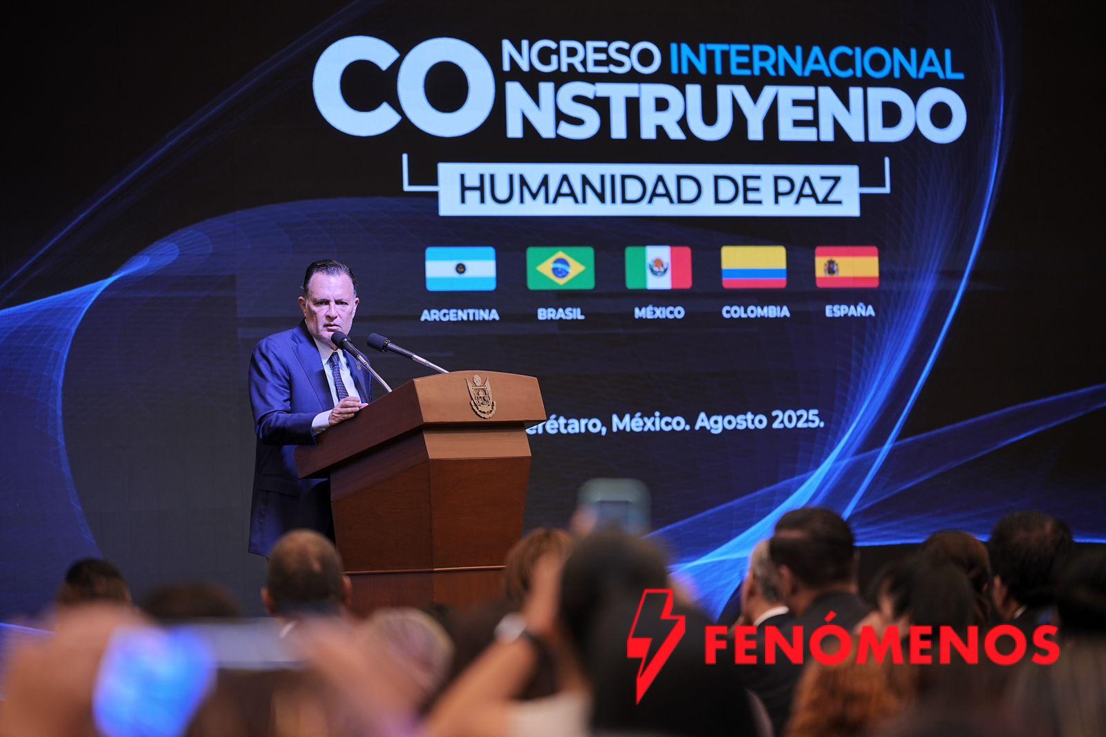Acude Felifer Macías al Congreso Internacional Construyendo Humanidad de Paz