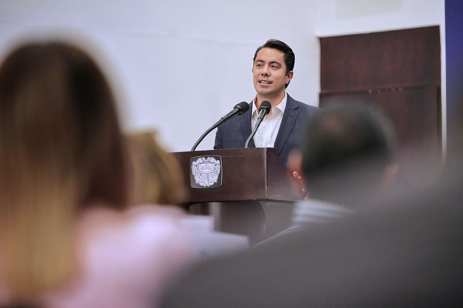Imagen de Asiste Felifer Macías a la entrega de apoyos para fortalecer a las asociaciones civiles de Querétaro 6