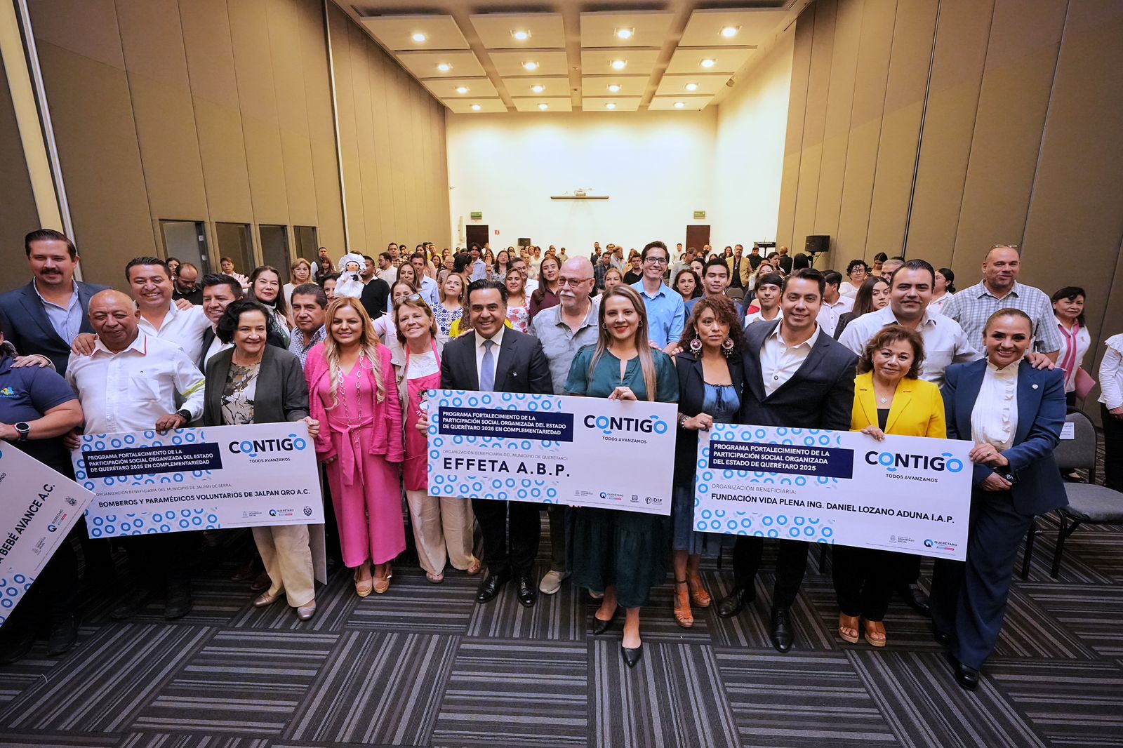 Imagen de Asiste Felifer Macías a la entrega de apoyos para fortalecer a las asociaciones civiles de Querétaro 7