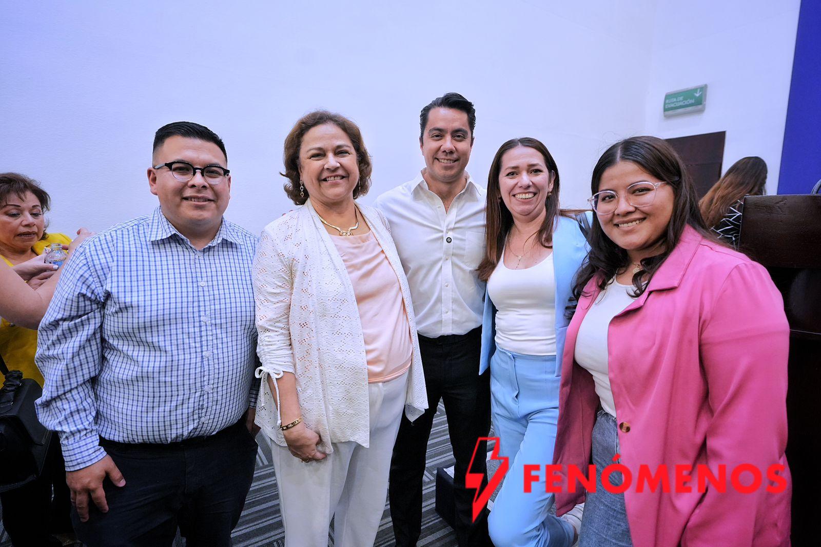 Asiste Felifer Macías a la entrega de apoyos para fortalecer a las asociaciones civiles de Querétaro