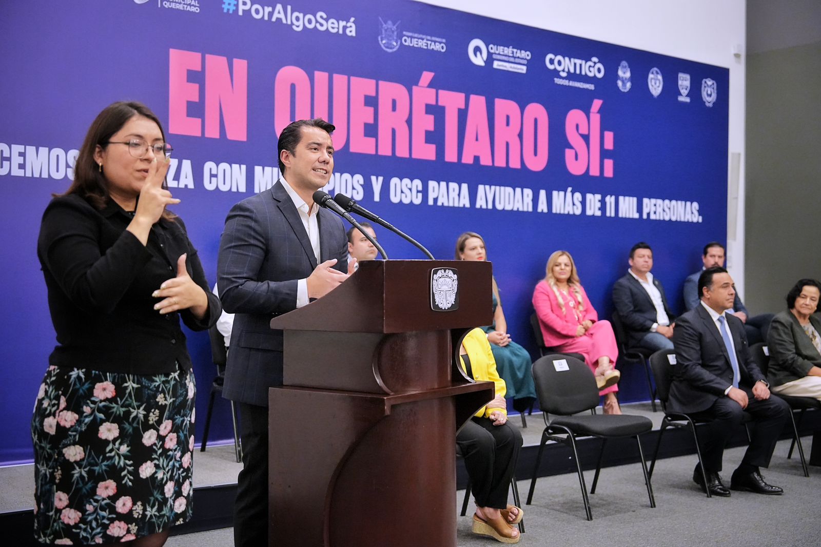 Imagen de Asiste Felifer Macías a la entrega de apoyos para fortalecer a las asociaciones civiles de Querétaro 5