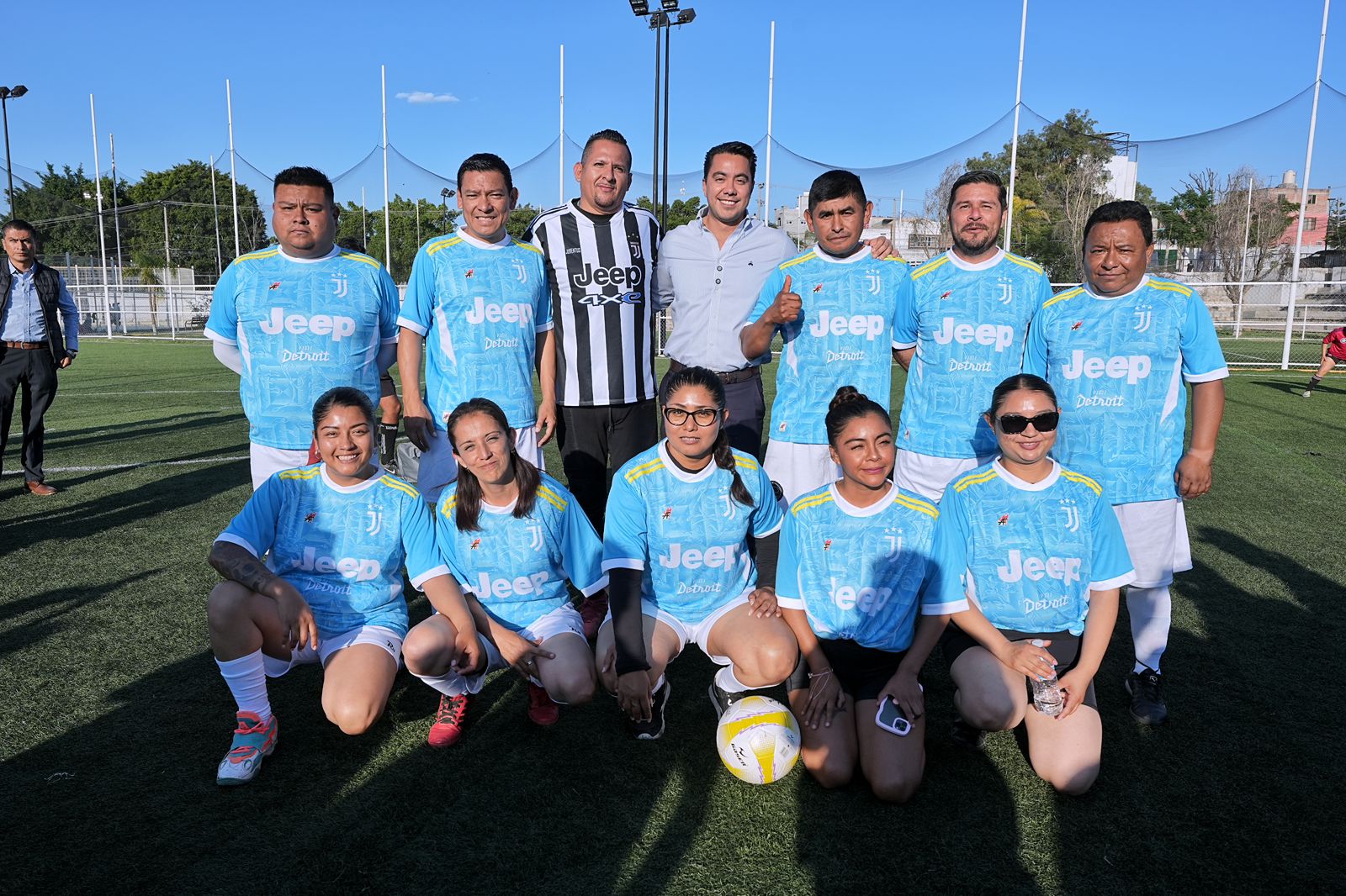 Imagen de Inaugura Felifer Macías torneo deportivo mixto “Querétaro Con Futuro” 12