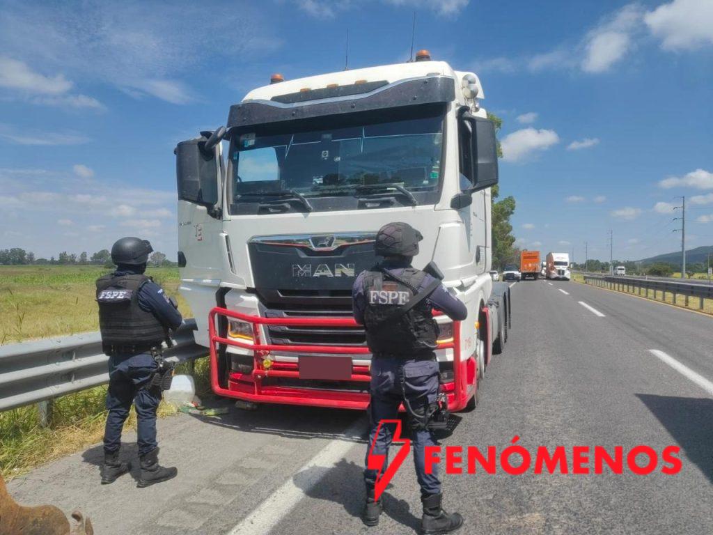 Secretaría de Seguridad y Paz asegura tractocamión y recupera 17 toneladas de alimento para mascotas Secretaría de Seguridad y Paz asegura tractocamión y recupera 17 toneladas de alimento para mascotas