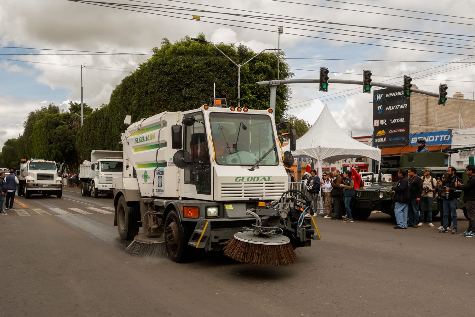 Imagen de Acude Felifer Macías al Desfile Cívico Militar por el CCXV Aniversario de la Independencia 22