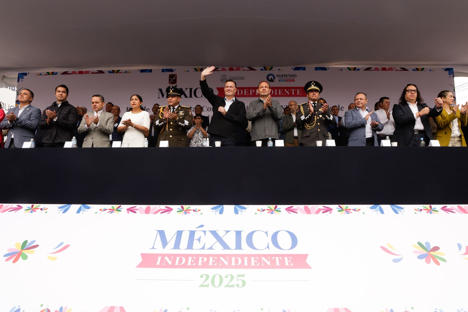 Imagen de Acude Felifer Macías al Desfile Cívico Militar por el CCXV Aniversario de la Independencia 23