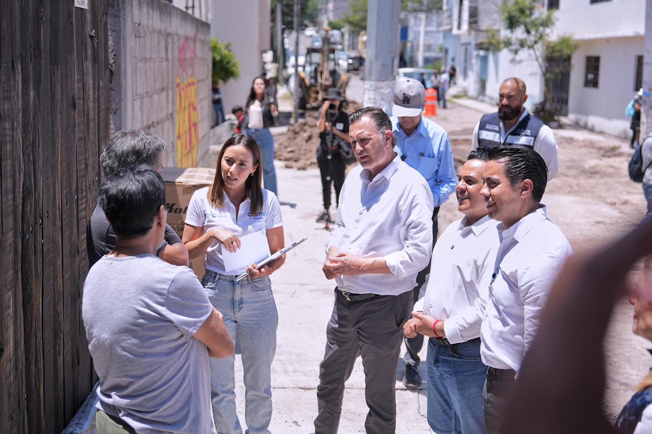 Imagen de Realiza Felifer Macías entrega de enseres a familias afectadas por lluvias 8