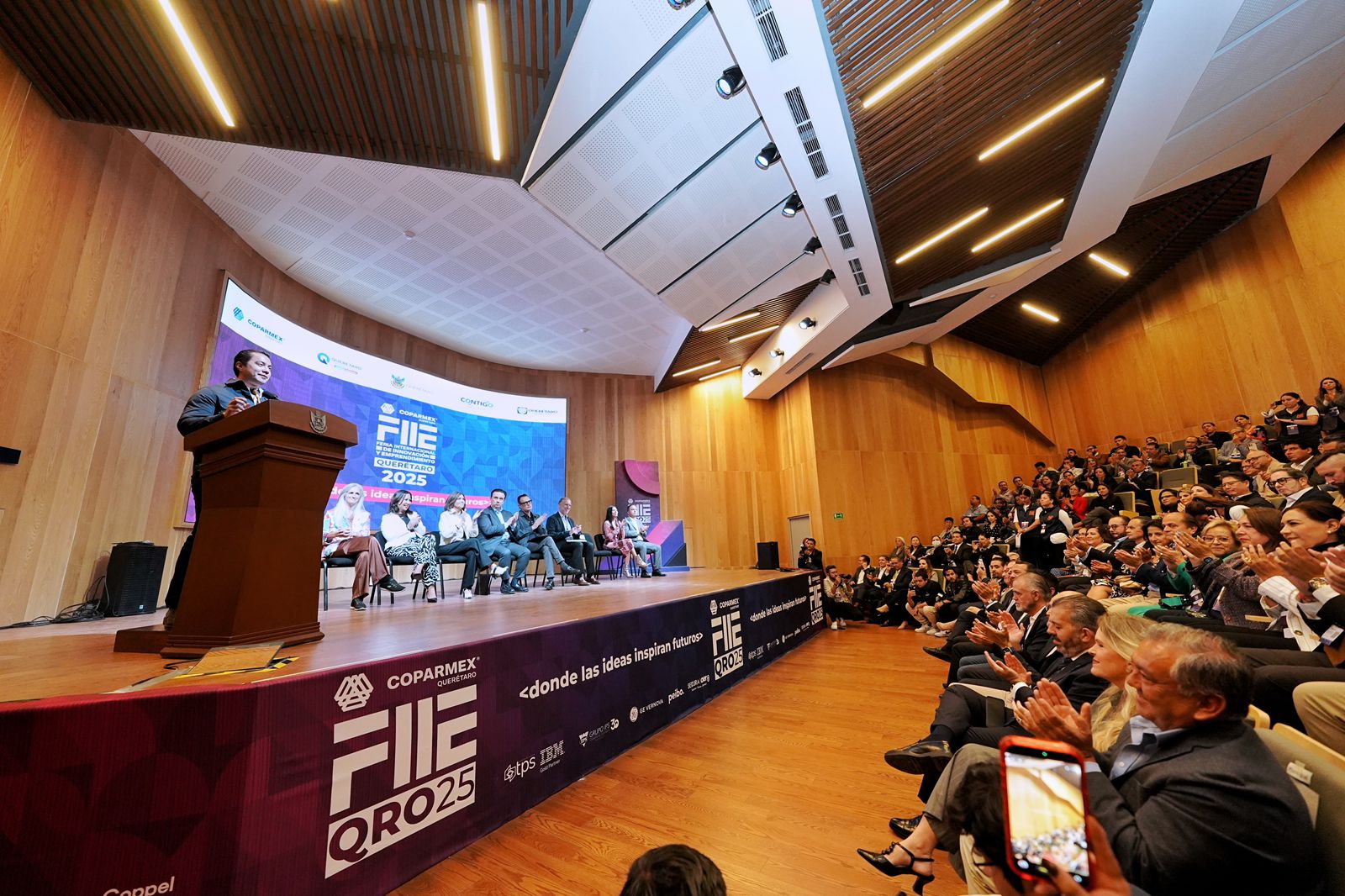 Imagen de Asiste Felifer Macías a la inauguración de la FIIE 2025 para impulsar innovación, emprendimiento y generación de empleos 20