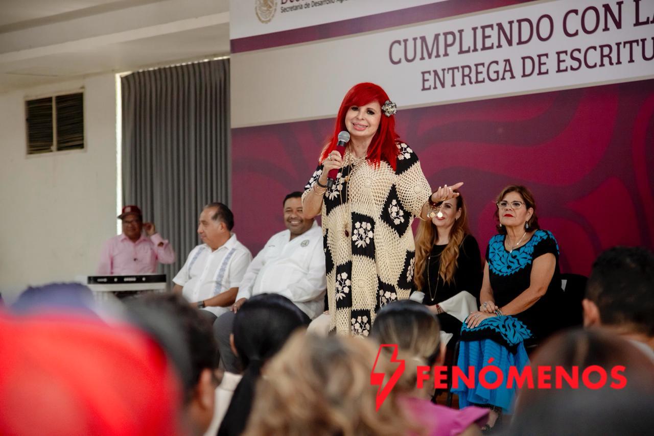 LA GOBERNADORA LAYDA SANSORES SAN ROMÁN CUMPLE CON LA CERTEZA JURÍDICA EN EL ESTADO: ENTREGA DE ESCRITURAS PÚBLICAS Y TÍTULOS DE PROPIEDAD