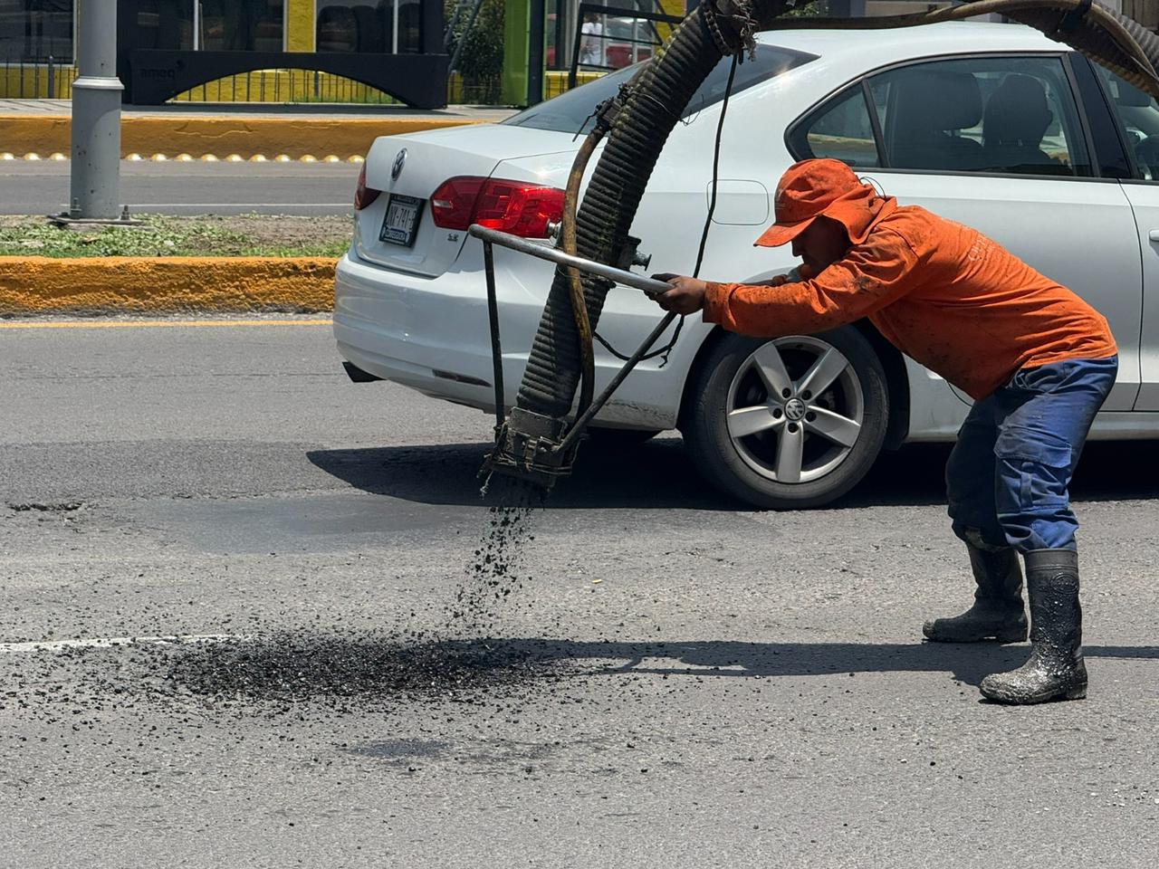 Imagen de Se han atendido 12 mil 842 baches en lo que va de la administración: Felifer Macías 11