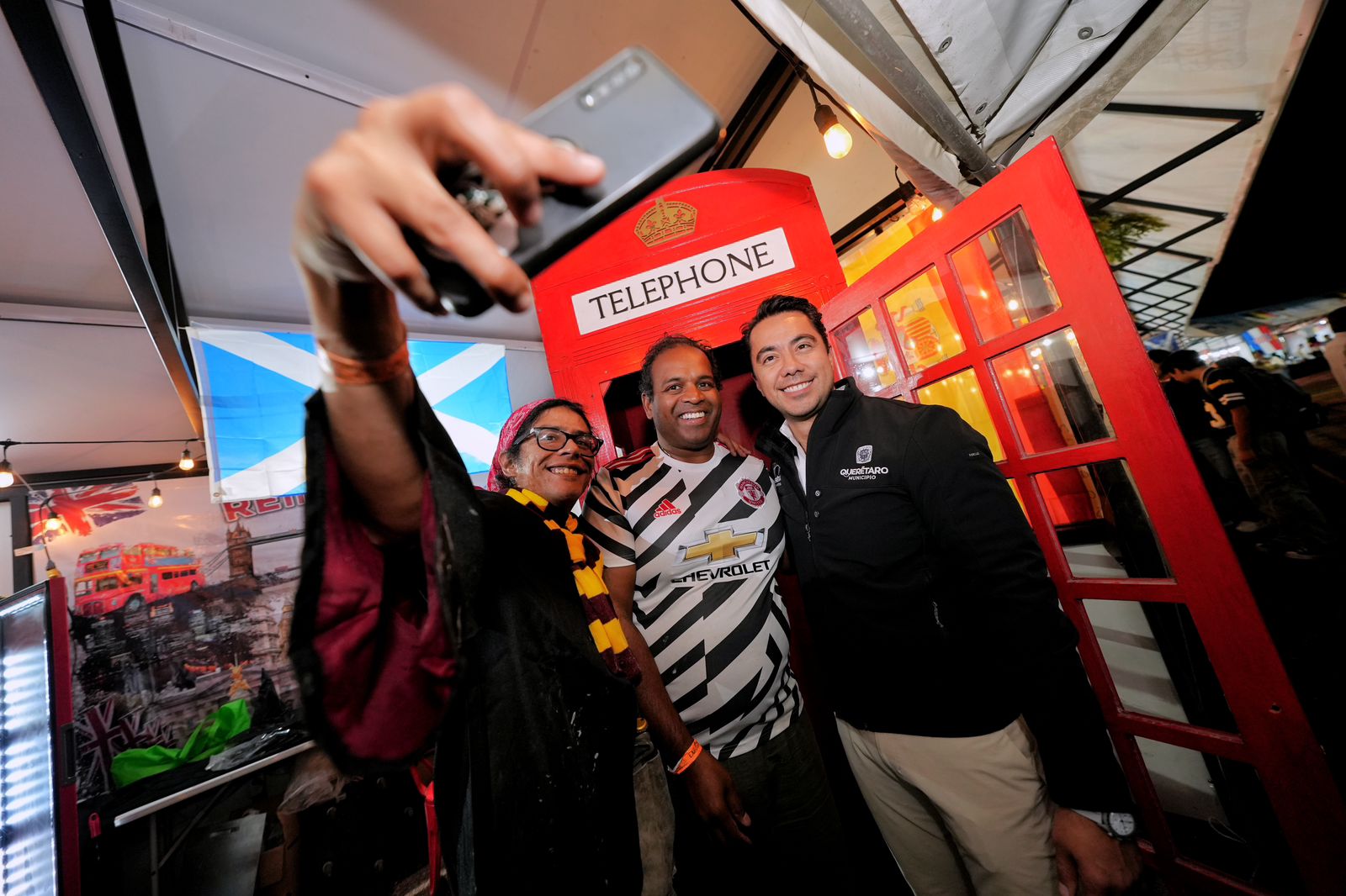 Imagen de Recorre Felifer Macías el XVII Festival de Comunidades Extranjeras 31