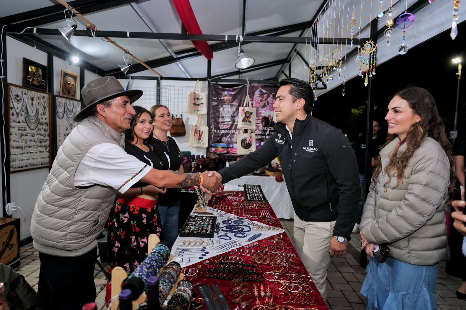 Imagen de Recorre Felifer Macías el XVII Festival de Comunidades Extranjeras 30