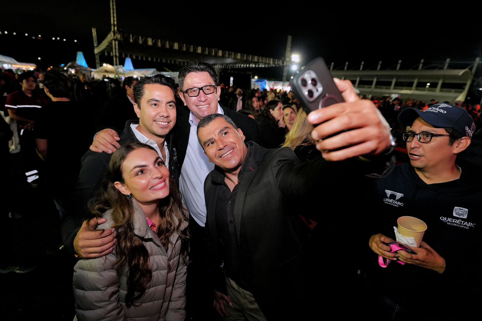 Imagen de Recorre Felifer Macías el XVII Festival de Comunidades Extranjeras 29