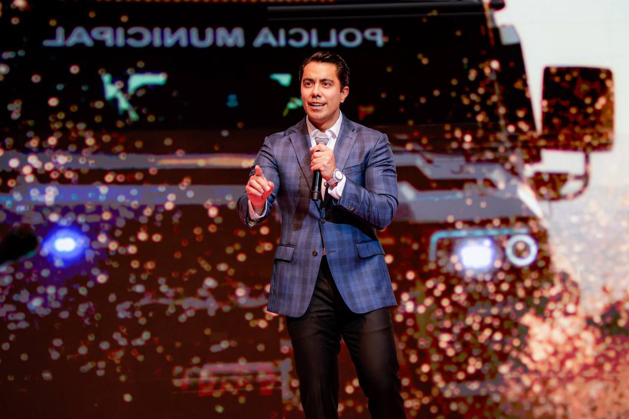 WhatsApp Image 2025-10-13 at 10.34.44 AM(1) Imagen de Presenta Felifer Macías: Una mirada al futuro de Querétaro 11