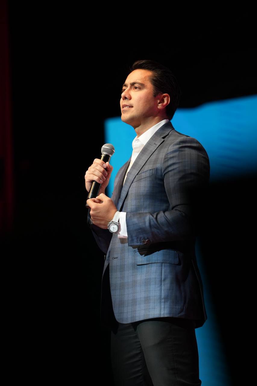 WhatsApp Image 2025-10-13 at 10.34.44 AM(2) Imagen de Presenta Felifer Macías: Una mirada al futuro de Querétaro 12