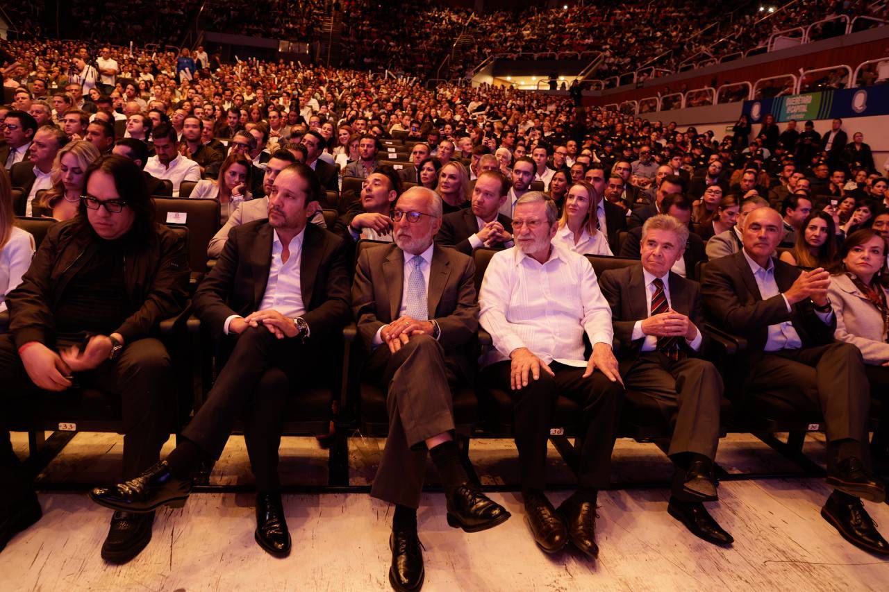 WhatsApp Image 2025-10-13 at 10.34.46 AM(2) Imagen de Presenta Felifer Macías: Una mirada al futuro de Querétaro 26