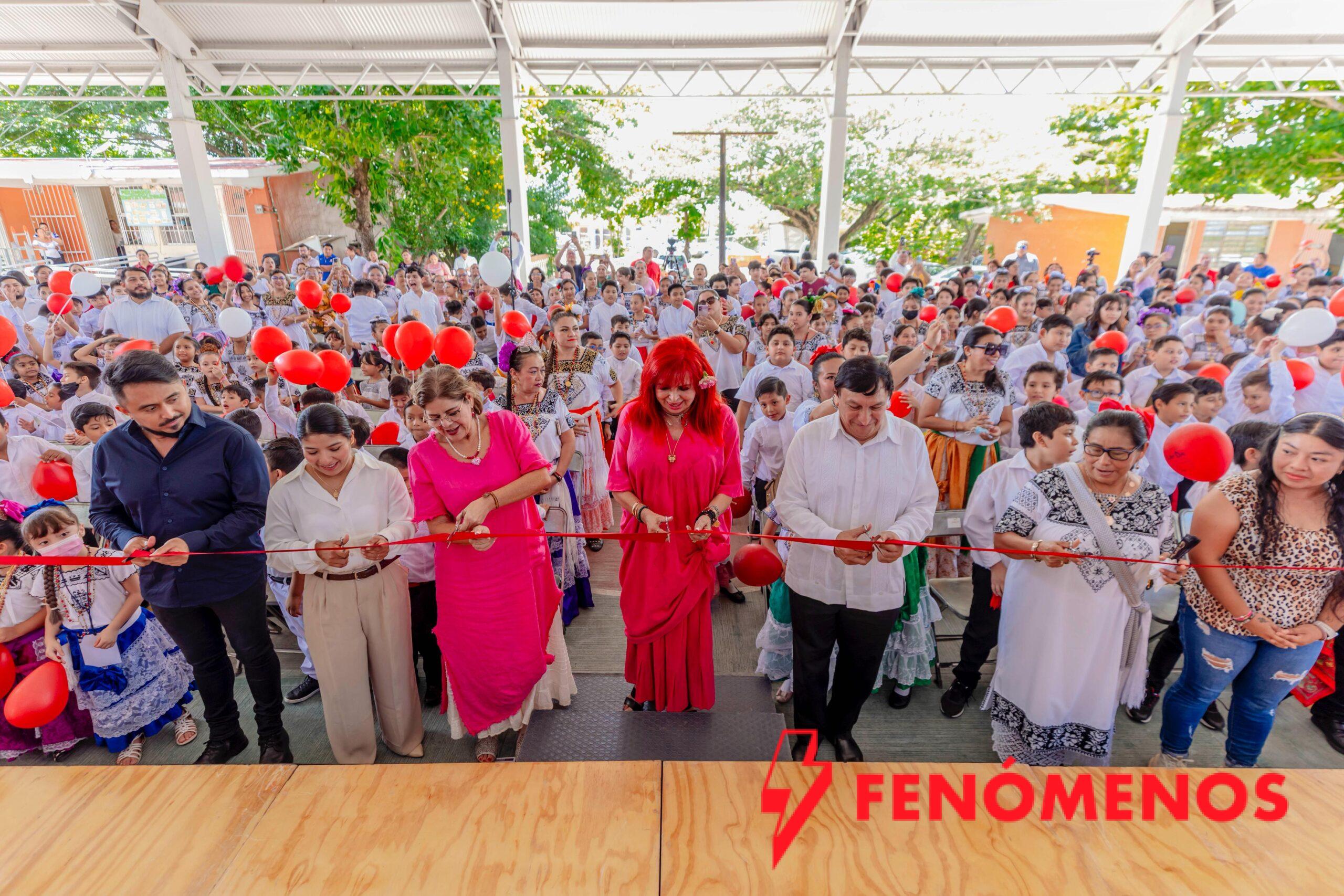LA ESCUELA “NIÑOS HÉROES” YA CUENTA CON SU CANCHA TECHADA Y REHABILITADA; HOY LA INAUGURÓ LA GOBERNADORA LAYDA SANSORES SAN ROMÁN