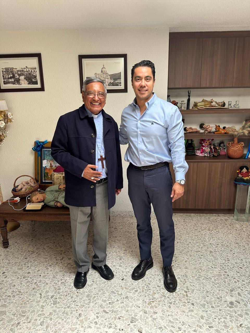 Imagen de Se reúne Felifer con el obispo de la ciudad de Querétaro 2