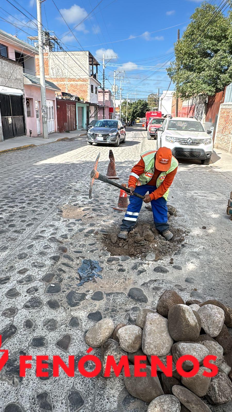 WhatsApp Image 2025-10-27 at 10.37.45 AM(4) Imagen de Municipio de Querétaro atiende más de 56 mil metros cuadrados de bacheo 11