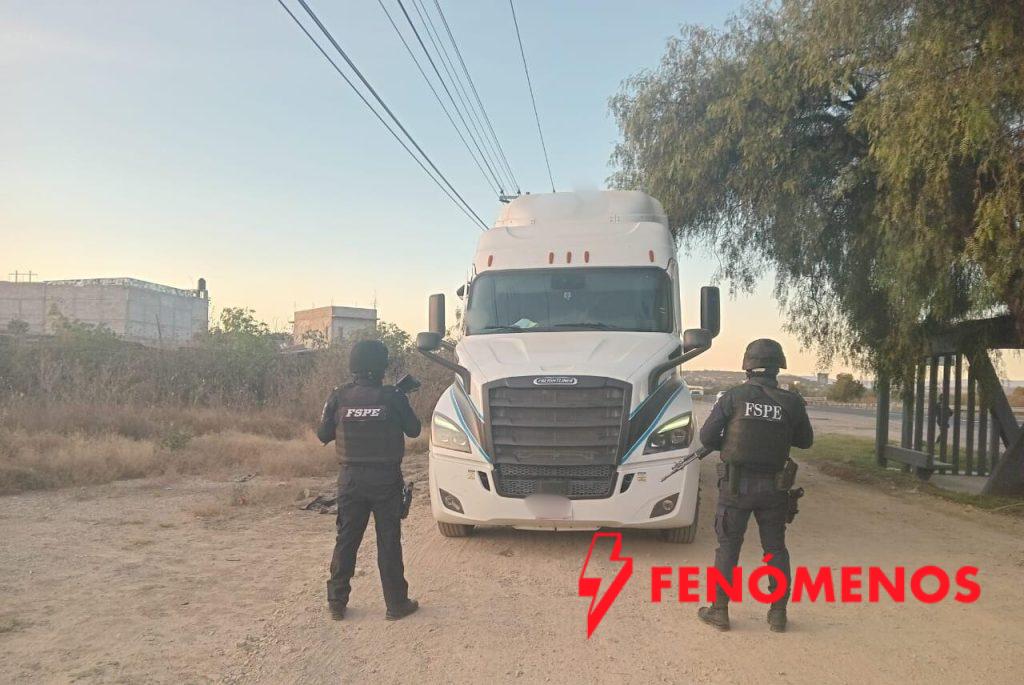 Recupera Secretaría de Seguridad y Paz tractocamión robado con mercancía valuada en un millón de pesos en San José de Iturbide
