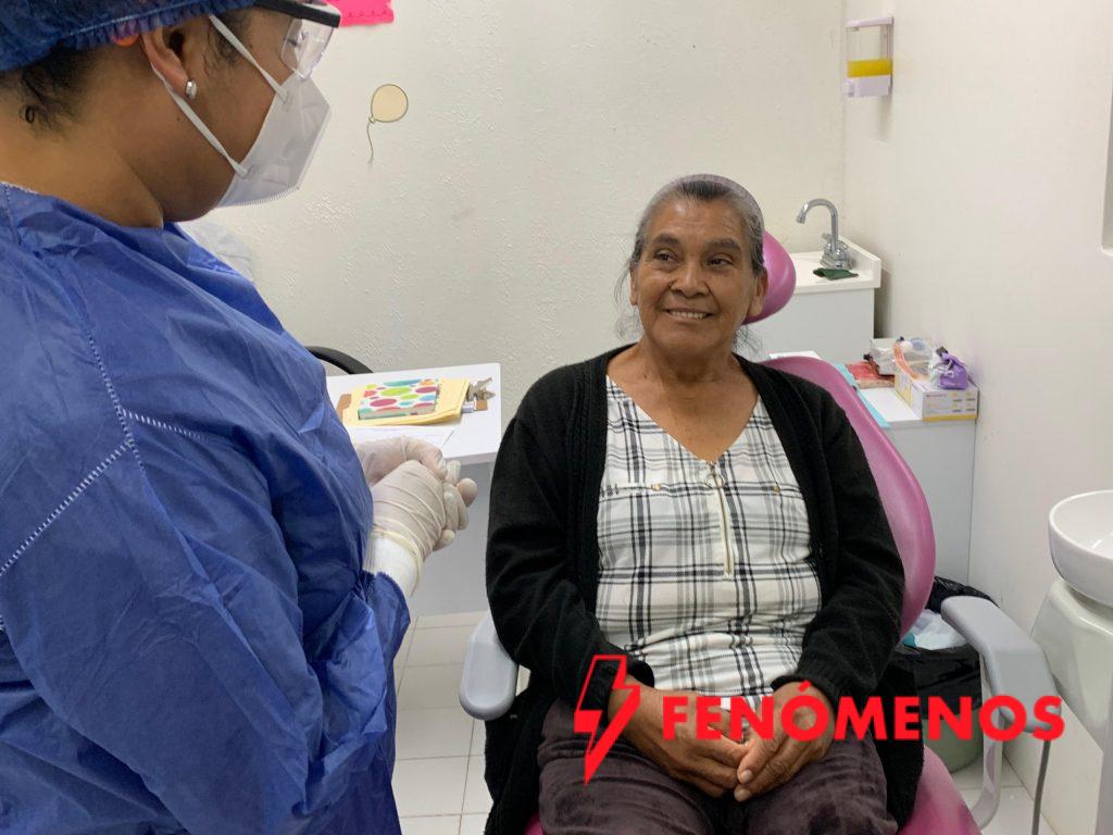 Mejora DIF Estatal la salud bucal de Mil 350 personas mayores con el programa Grandes Sonrisas