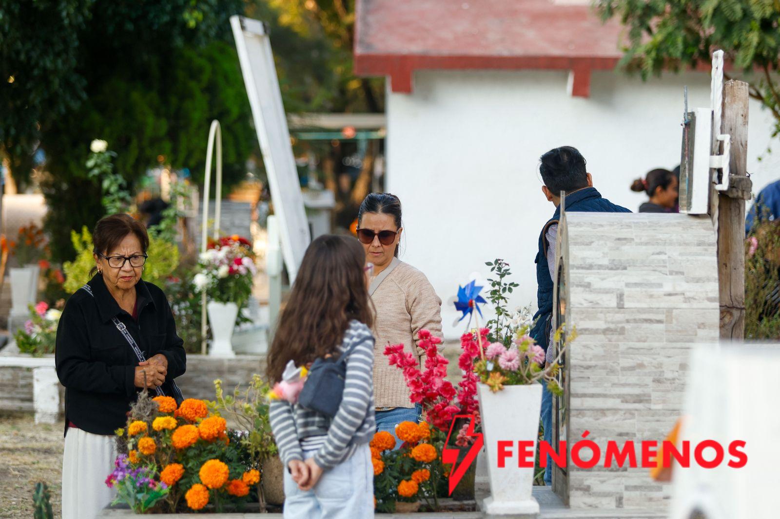 WhatsApp Image 2025-11-03 at 1.28.29 PM(2) Imagen de Saldo blanco durante el operativo de Día de Muertos en panteones municipales 8