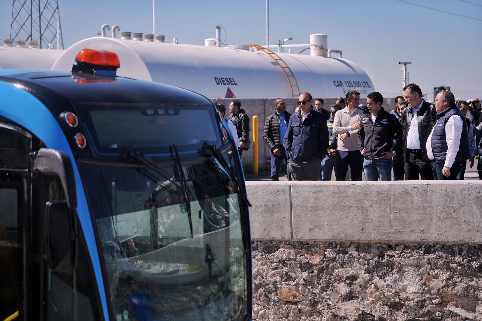 WhatsApp Image 2025-11-05 at 10.07.30 AM(2) Imagen de Acompaña Felifer Macías al Gobernador en la inauguración de la segunda etapa del patio de operaciones de Qrobus 3