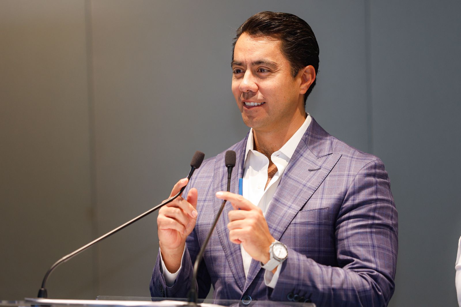 Imagen de Presenta Felifer Macías programas para fortalecer el patrimonio de las familias y reconocer la labor policial 6