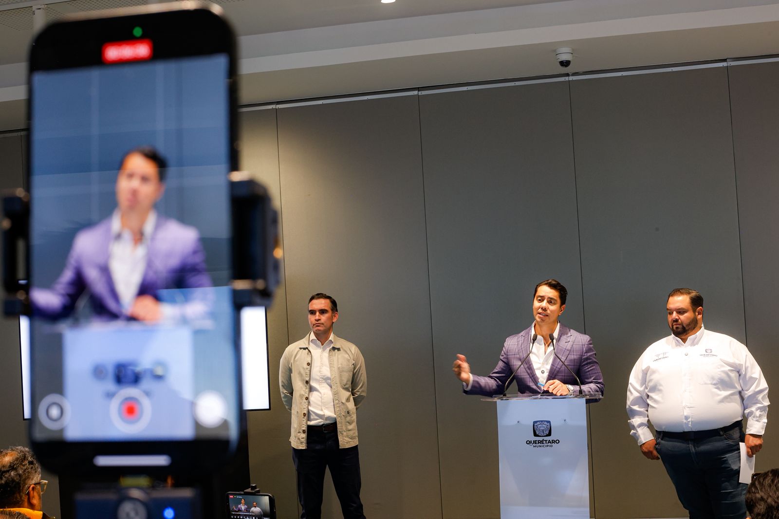 Imagen de Presenta Felifer Macías programas para fortalecer el patrimonio de las familias y reconocer la labor policial 5