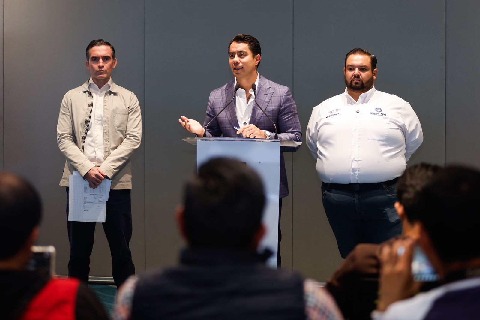 Imagen de Presenta Felifer Macías programas para fortalecer el patrimonio de las familias y reconocer la labor policial 4