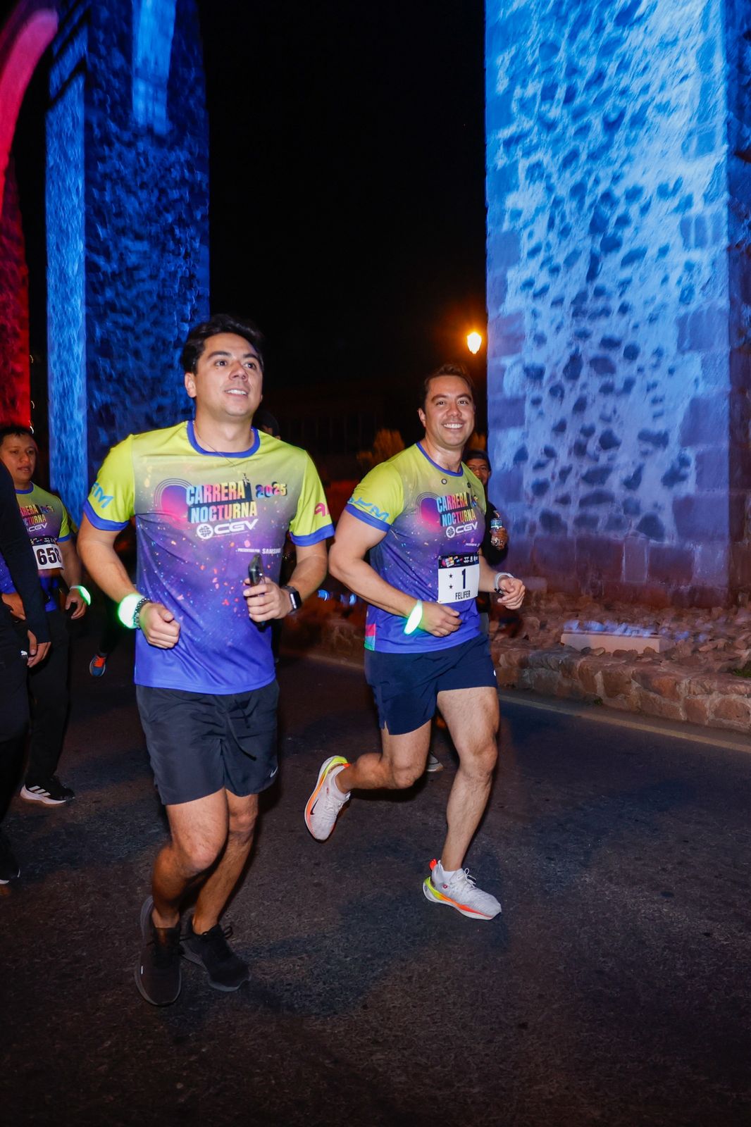 WhatsApp Image 2025-11-10 at 9.32.01 AM(5) Imagen de Encabeza Felifer Macías la Carrera Nocturna CGV 2025 6