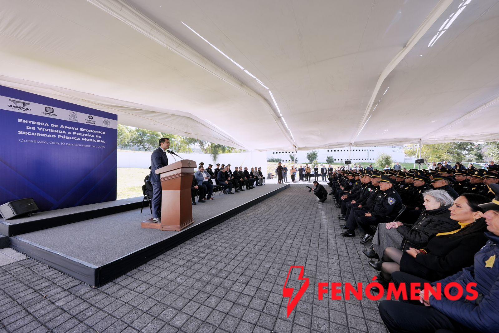 Entrega Felifer Macías 300 apoyos económicos de vivienda a personal policial