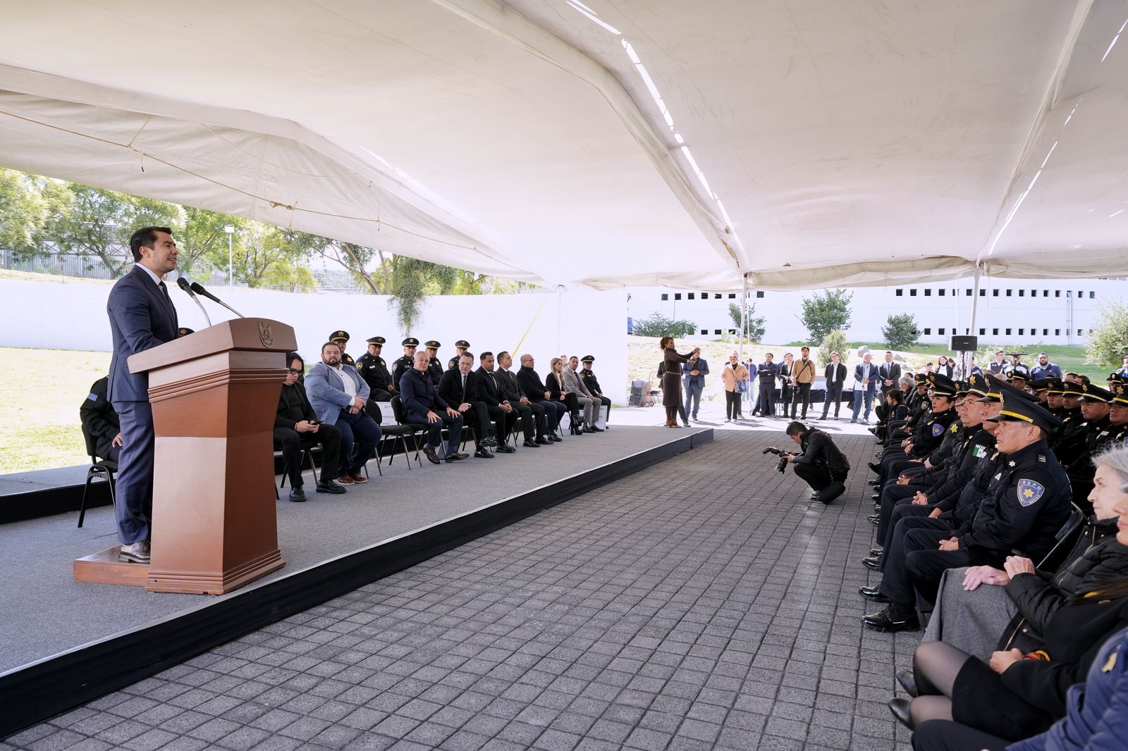 WhatsApp Image 2025-11-12 at 11.56.12 AM(4) Imagen de Entrega Felifer Macías 300 apoyos económicos de vivienda a personal policial 24