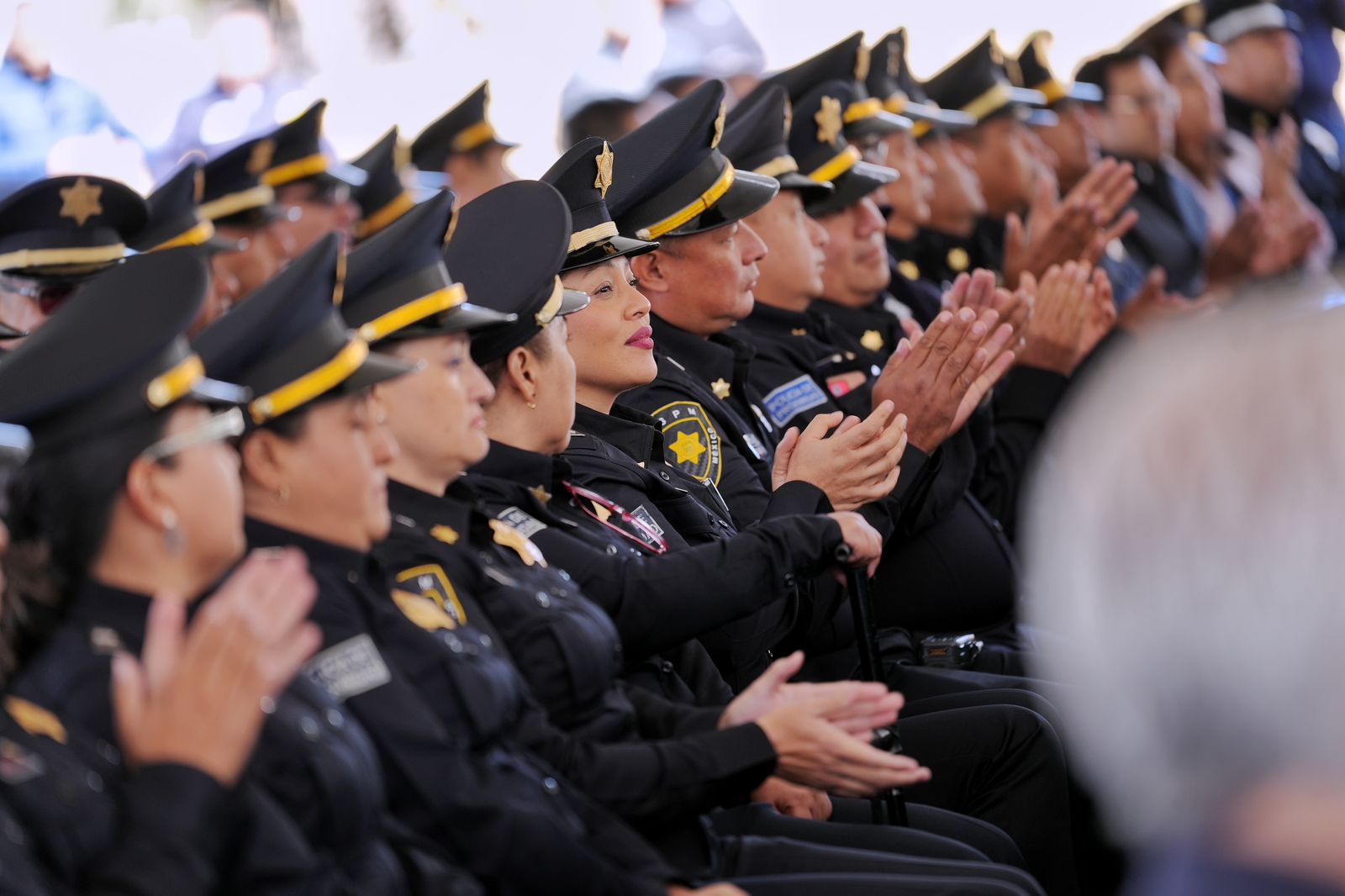 WhatsApp Image 2025-11-12 at 11.56.12 AM(8) Imagen de Entrega Felifer Macías 300 apoyos económicos de vivienda a personal policial 20