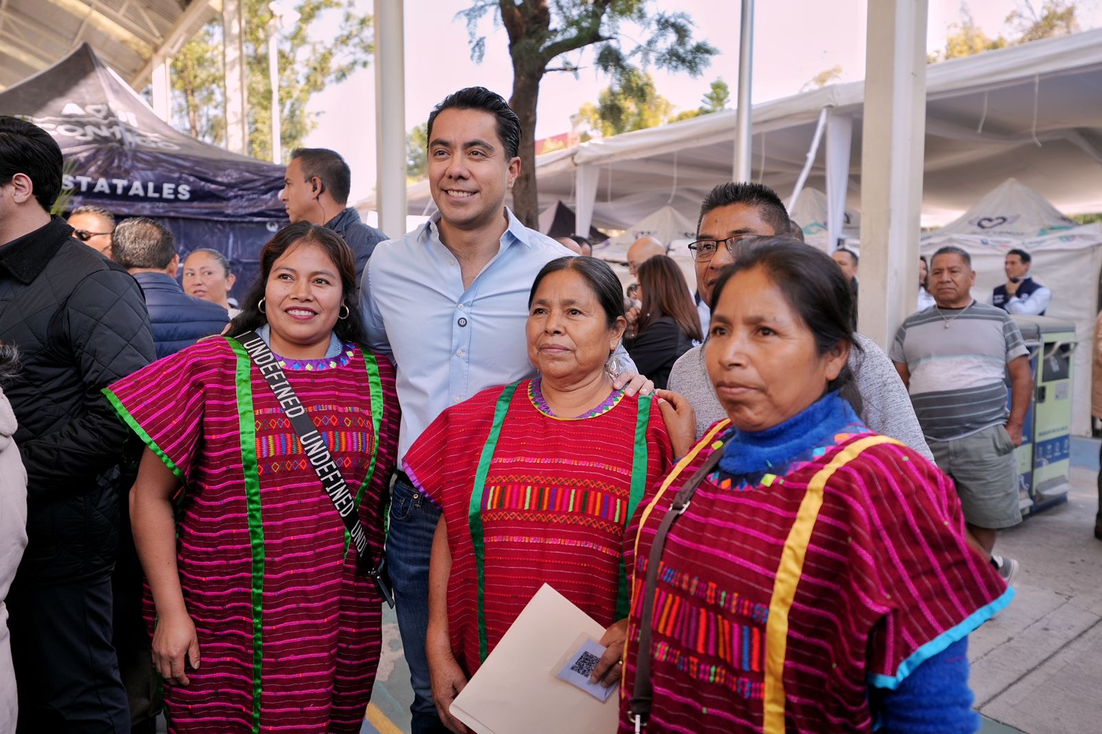 WhatsApp Image 2025-11-19 at 3.39.34 PM Imagen de Asiste Felifer Macías a la Jornada Aquí Contigo 11