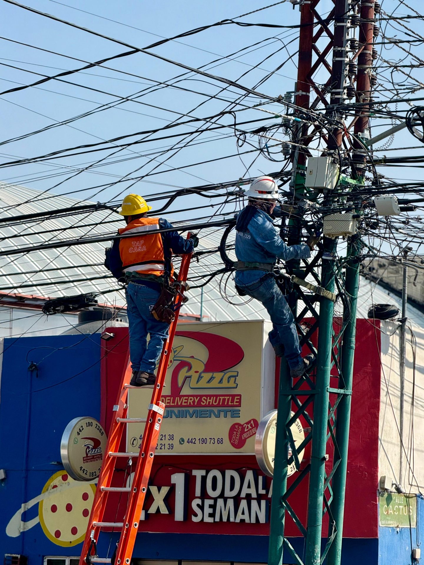 WhatsApp Image 2025-11-23 at 4.15.29 PM Imagen de Se supera la meta de retiro de cableado en desuso 28